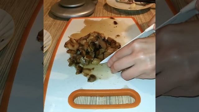 Сочная куриная грудка с грибами к любому гарниру. 73 ккал на 100 гр.