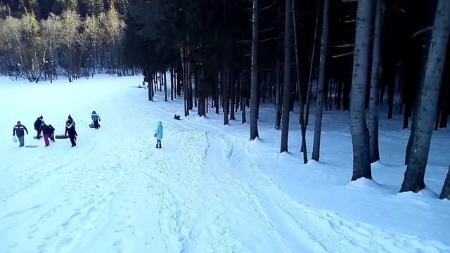 Катаемся 8 марта на горке в г. Перми на нагорном верблюжья гора.(4) смотреть онлайн