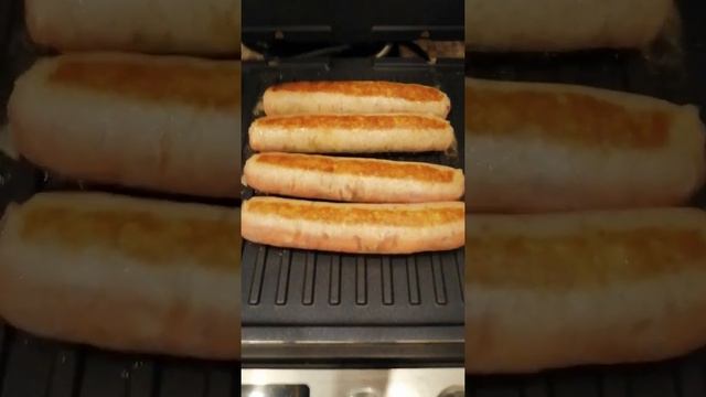 Жарим колбаски на электрогриле Kitfort KT - 1636 смотреть онлайн