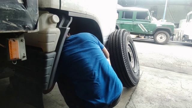 Mitsubishi Canter How to replace front drum brakes смотреть онлайн