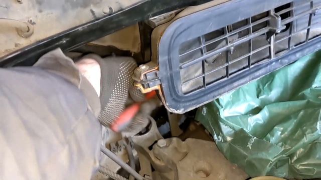 Вода на двигателе. Герметизация жабо Opel Vivaro ,Renault Trafic смотреть онлайн