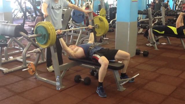 Жим лёжа 130кг. Собственный вес 80кг. 18 лет. смотреть онлайн