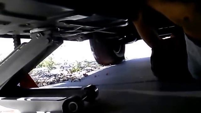 Changing fuel pump on 1998 Ford Expedition 4X4 смотреть онлайн