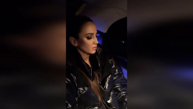 Бузова плачет в машине и пьет таблетки от стресса из-за Дениса Лебедева