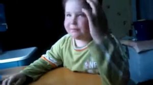 Я не понемаю как его ещё не на ругала мать