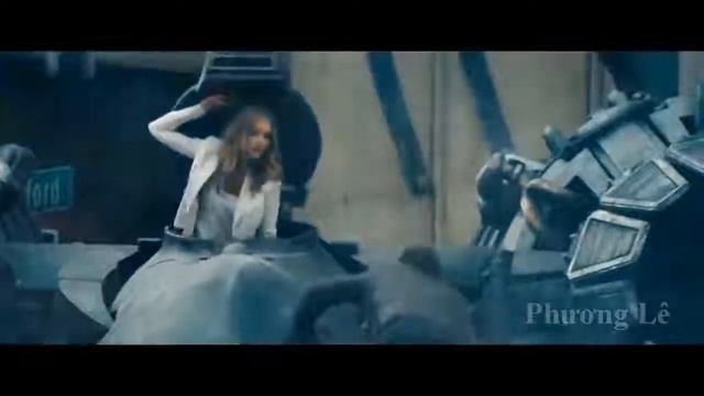 [MV] Rosie Huntington in Transformers Dark of the Moon смотреть онлайн