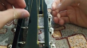 Как ПОМЕНЯТЬ СТРУНУ на ГИТАРЕ!!!