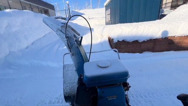 A video of just removing powdered snow in Hokkaido with a small snow blower смотреть онлайн