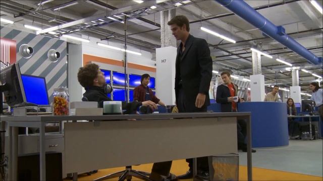 Съёмки "Социальной сети". Эндрю разбивает ноутбуки смотреть онлайн