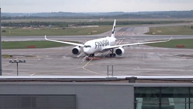 Plane Spotting at Helsinki-Vantaa airport (EFHK/HEL) 1.9.2018 part 1 смотреть онлайн