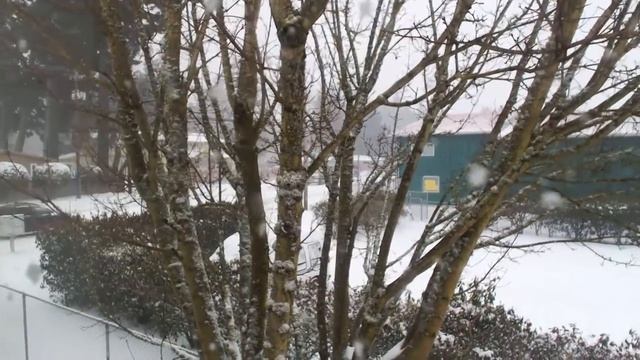 ну и клоун надел цепи на задние калёса вот что из этого получилась!!!! смотреть онлайн