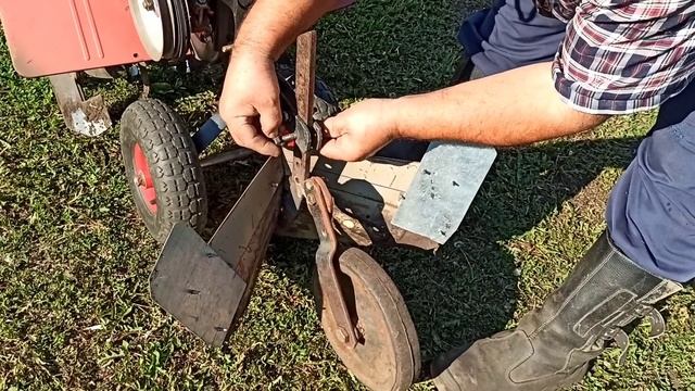 Как быстро окучить картофель! Модернизация культиватора! Сделано своими руками! Окучник для дачи. смотреть онлайн