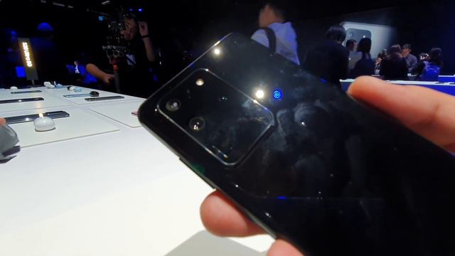 Samsung Galaxy S20 Ultra vs Apple iPhone 11 Pro: Comparison Hindi смотреть онлайн