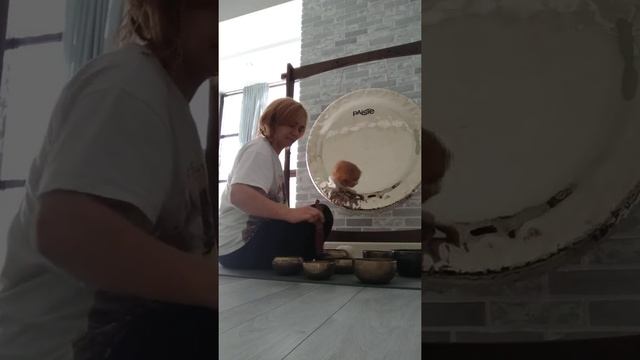 гонг медитация с поющими чашами смотреть онлайн