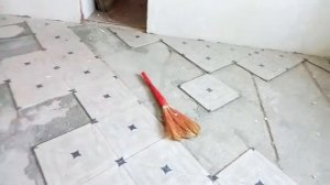 Отошла напольная плитка. Что делать?