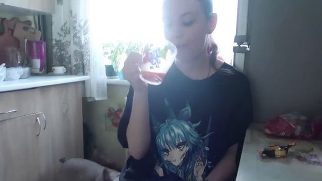 VLOG Мама дала кучу вещей для дачи. На квартире смотреть онлайн