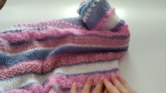 Вяжем классный свитер спицами из остатков пряжи. смотреть онлайн