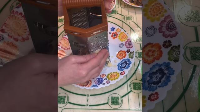 Вкусный салат с копчёной курицей ￼