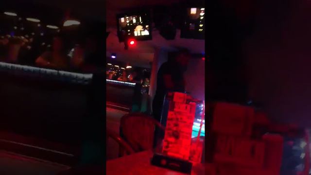 Хорошо поет песню Круга(Приходите в мой дом) смотреть онлайн