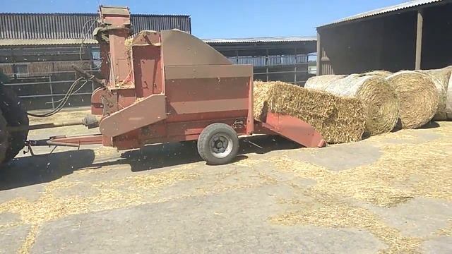 Измельчитель соломы (Соломорезка) Tomahawk 8550 загрузка тюков смотреть онлайн