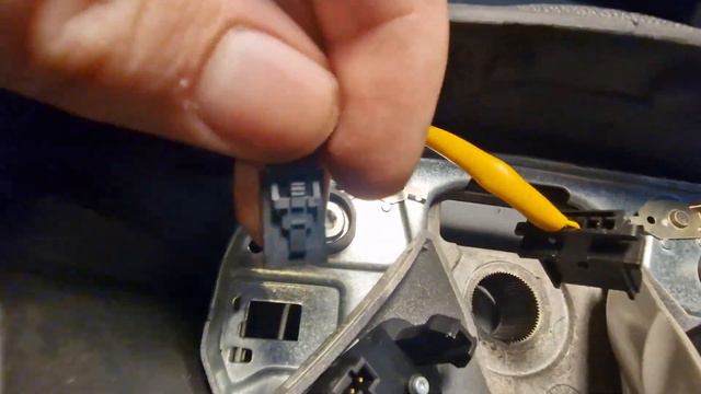 Steering Wheel Trim Removal Astra H Zafira B (2-Piece-Stain Stone) смотреть онлайн