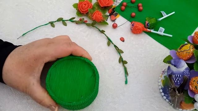 Букет из ЧУПА-ЧУПСОВ в корзинке. смотреть онлайн