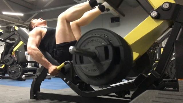 Вторник 16.04.2019 мощная тренировка ног и гиперэкстензии смотреть онлайн