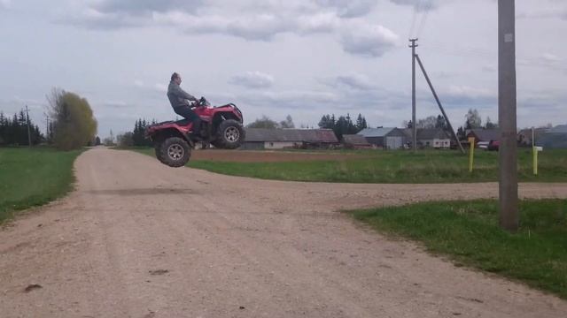 BRP can-am outlander 500cm³ flying смотреть онлайн