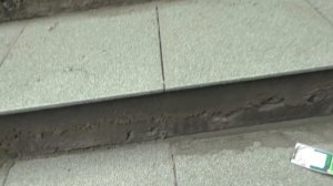 Удаление засохшего плиточного клея с керамогранита, легко и быстро.  Делаю сам 8