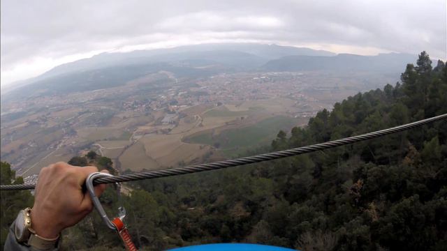 Ferrata Centelles -Dos locos cruzando un puente tibetano más largo de España, el chiste del camello смотреть онлайн