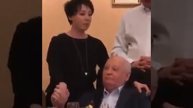 Горбачев молодец, развалил этот проклятый совок смотреть онлайн