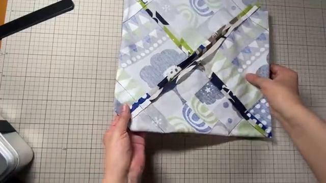 正方形2枚で作るリバーシブルバッグの作り方 How to make a bag смотреть онлайн