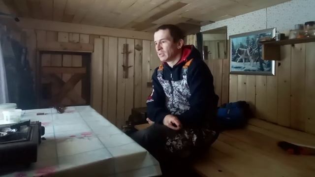 Что тут происходит? Небыл у ИЗБЫ целую вечность! Как же я соскучился по лесу... смотреть онлайн