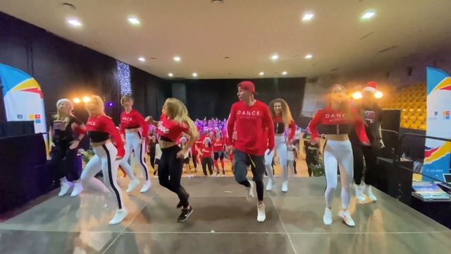 Zumba®Fitness - Showers - Skinny Fabulous - Izabela Kin смотреть онлайн