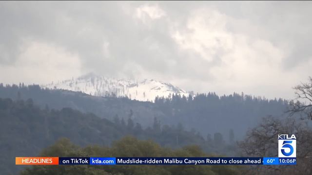 Stretch of I-80 shut down as monster blizzard dumps snow on mountains in California and Nevada смотреть онлайн