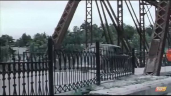 Наградить посмертно (1986). Car crach scene.