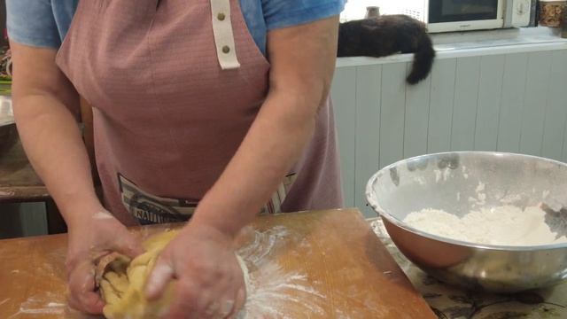 СМАЧНЕ ПЕЧИВО - до Борщу, до Чаю, до Кави... смотреть онлайн