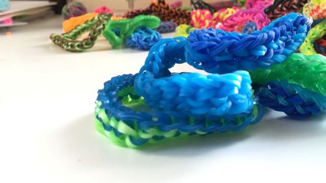 Моя коллекция поделок и браслетов из резинок❤️