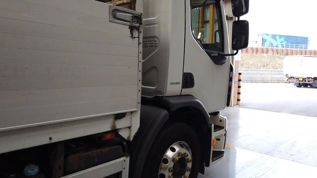 New In Stocklist For Sale: RENAULT PREMIUM 370 EURO 5 6X2 FLATBED - 2009 - FJ09 AEZ смотреть онлайн