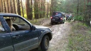 Jetour T2 Видео спуск с горки в лесу