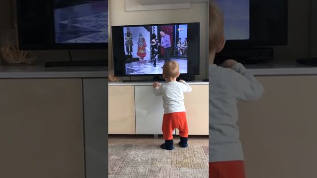 Максим игра на Македонска музика смотреть онлайн