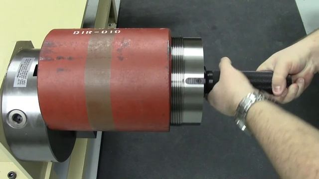 Inspecting 8 Round Casing Couplings With a Plug Gage смотреть онлайн