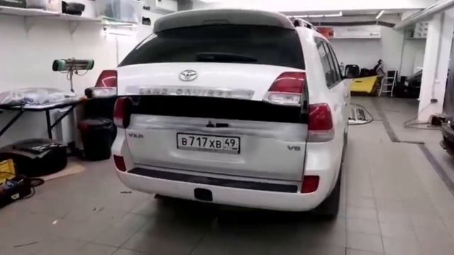 На Toyota Land Cruiser 200 2018 года установили электропривод багажника от Autolifttech.net смотреть онлайн