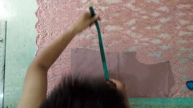 proses memotong pola kebaya ke kain brokat/renda @tailorazka7549 смотреть онлайн