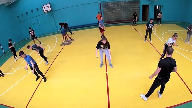 Разминка с 2 теннисными мячами/физическая культура/дистанционное обучение/онлайн урок/зарядка/ОРУ смотреть онлайн