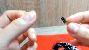 Черно-белый браслет из бисера