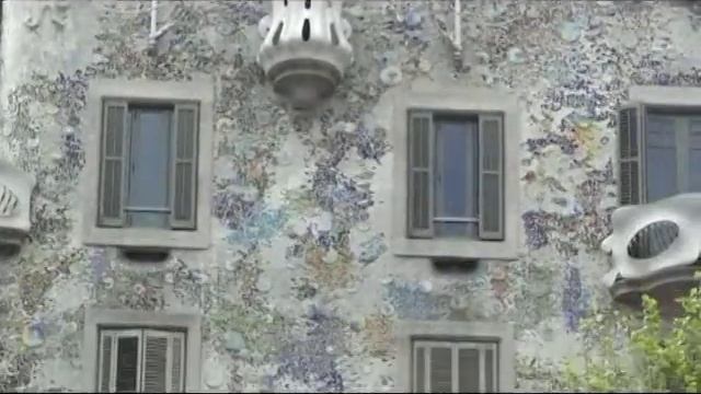 Дома архитектуры Гауди на Пасео де Грасия смотреть онлайн
