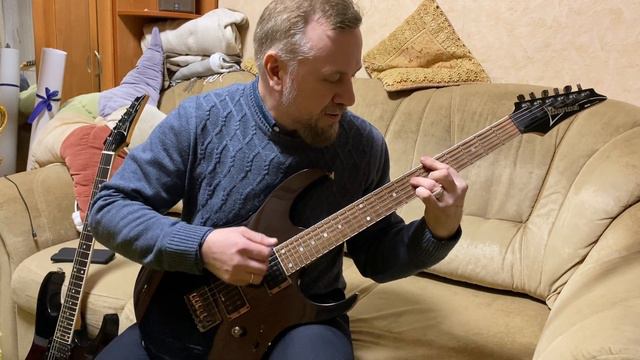 Ibanez RG-421(Japan, 2001) Vs Ibanez RG-421(Japan, 2002).