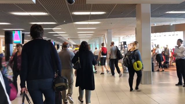 Schiphol Airport Amsterdam | Transit Area Walkthrough Tour June 2018 ᴴᴰ смотреть онлайн