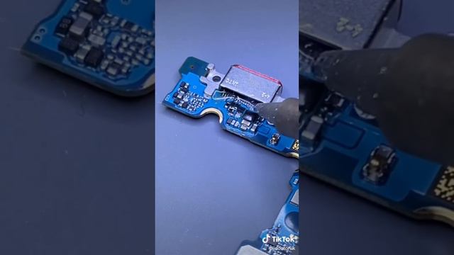 Samsung А 5 2017 (не заряжается замена конвектор зарядки) смотреть онлайн